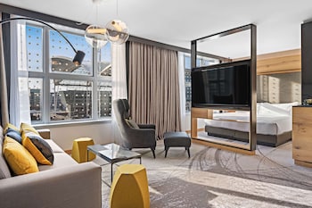 Suite, 1 King Bed (Diplomat)