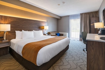 Upgrade room, 1 King Bed, Nonsmoking/Ground Floor