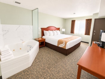 Room, 1 King Bed, Non Smoking (Mobility, Roll-in Shower)