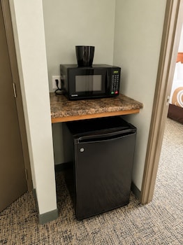 Room, 1 King Bed, Non Smoking (Mobility, Roll-in Shower)