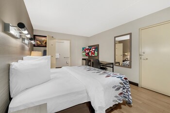 Superior Room, 1 King Bed, Accessible (Smoke Free)