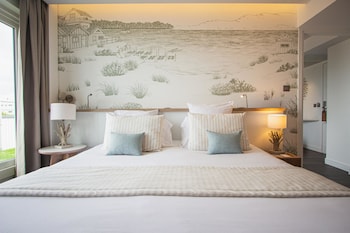 Suite, 1 Double Bed with Sofa bed, Beach View (Twin on request)