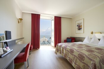 Superior Double Room with Queen Size Bed, lake view and balcony