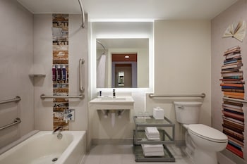 Room, 2 Queen Beds (Mobility Accessible, Tub)