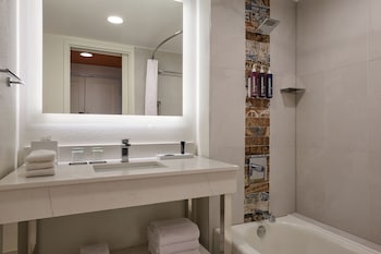 Room, 1 King Bed (Mobility Accessible, Tub)