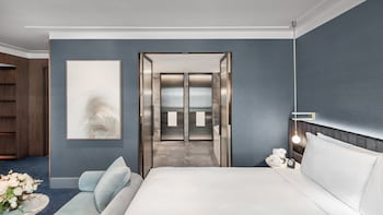 1 King Governor Opera Suite Club Lounge Access