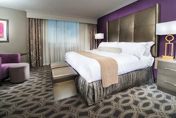 Standard Room, 1 King Bed, Accessible (Mobility Roll-In Shower)