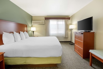 Standard Room, 1 King Bed, Accessible, Bathtub