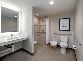 Room, 2 Queen Beds, Mobility Accessible, Marina View (Roll-in Shower)