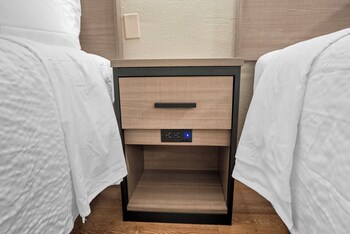 Standard Room, 2 Double Beds (Smoke Free)