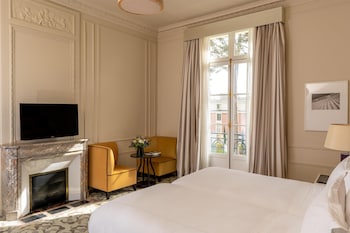 Deluxe Suite, 1 King Bed, Garden View (Palace 5 Star)