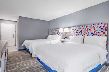 Room, 2 Queen Beds, Microwave