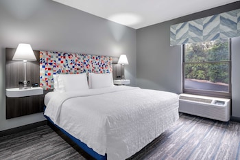 Suite, 1 King Bed with Sofa bed, Microwave