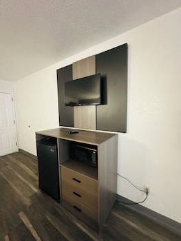 Standard Room, 1 King Bed, Non Smoking, Refrigerator & Microwave