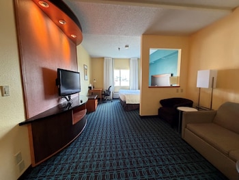 Standard Room, 1 King Bed, Non Smoking (with Single Sofabed)