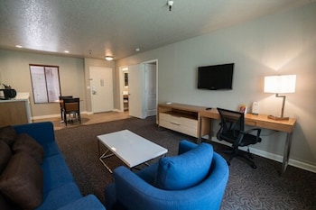 Monarch King Suite