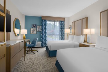 Room, 2 Queen Beds, Microwave