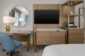 Room, 1 King Bed, Microwave