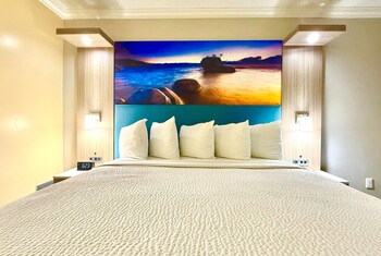 Room, 1 King Bed, Non Smoking, Patio