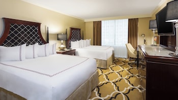 Classic Room, 2 Queen Beds, Accessible Bathtub (Mobility)