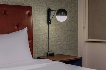 Deluxe Room, 1 King Bed
