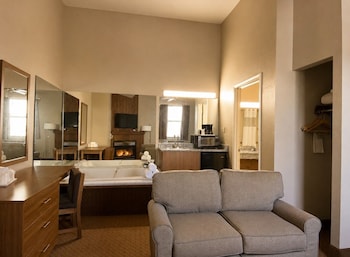 Queen Jacuzzi Suite - No Pets