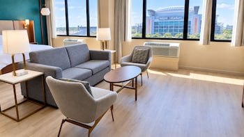 Suite, 1 King Bed (Stadium View)