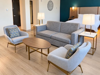 Suite, 1 King Bed (Low Floor)