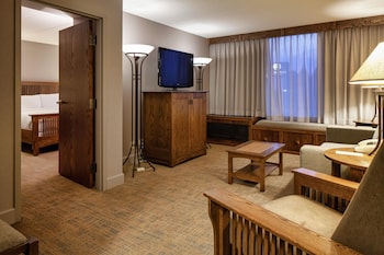 Suite, 1 King Bed with Sofa bed, Jetted Tub