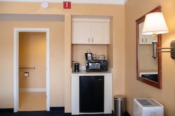 Standard Room, 1 King Bed, Accessible