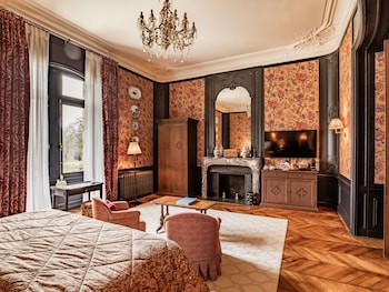 L'ABBAYE SUITE DE LA BARONNE, 1 King XL bed, 180° estate view, 1st floor