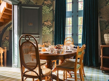 Room (The Pavilion of Honor, Forest view)