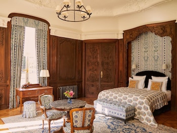 L'ABBAYE SUITE DE LA BARONNE, 1 King XL bed, 180° estate view, 1st floor
