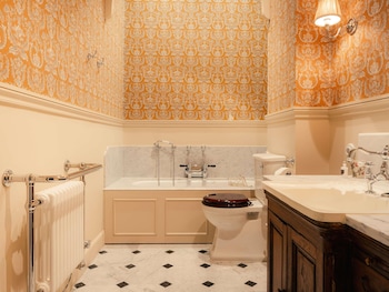 L'ABBAYE - Prestige Suite, 1 King Bed, Estate View, First Floor