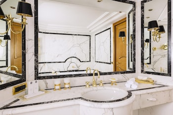 Suite, 1 King Bed (Alcove Suite, Spa/Club Lounge Access)