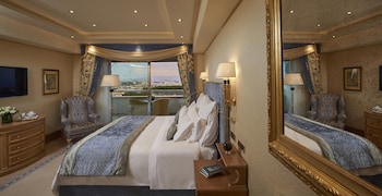 Premium Suite, 1 King Bed, Business Lounge Access (Rome View)