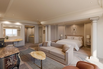 Suite, 1 King Bed (Alcove Suite, Spa/Club Lounge Access)