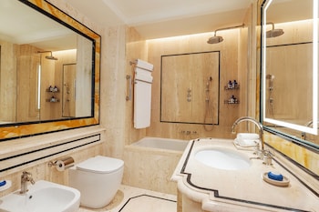 Premier Room, 2 Twin Beds, Smoking