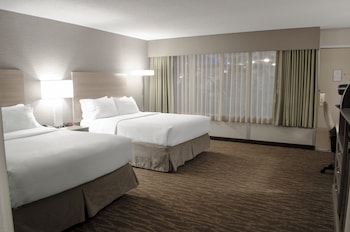 Standard Room, 2 Queen Beds, Pool View