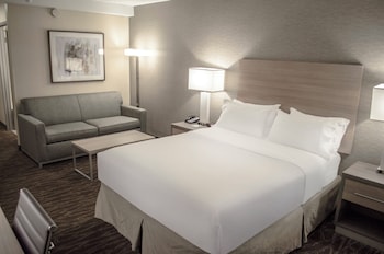 Standard Room, 1 Queen Bed, Pool View (Mid Floor)