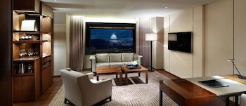 Premier Suite Double, Includes Executive Lounge Access (Outdoor Pool Access Excluded)