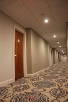 Deluxe Room, 1 King Bed, Refrigerator, City View