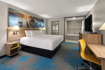 Studio Suite, 1 King Bed, Smoking