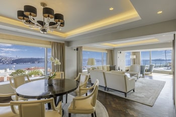 Presidential Suite, Lounge Access
