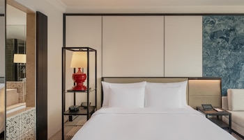 Deluxe Room, 1 King Bed