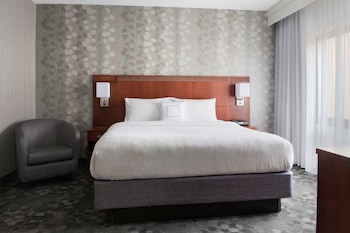 Suite, 1 Bedroom, Courtyard View