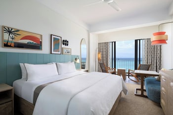 Surfrider Oceanfront, 1 King Bed, Newly Renovated