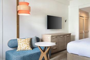 Room, 2 Queen Beds, Oceanfront (Surfrider, Newly Renovated)