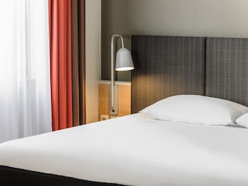 Standard Room, 1 Queen Bed (The Remembering)