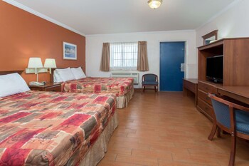 Room, 2 Queen Beds, Smoking